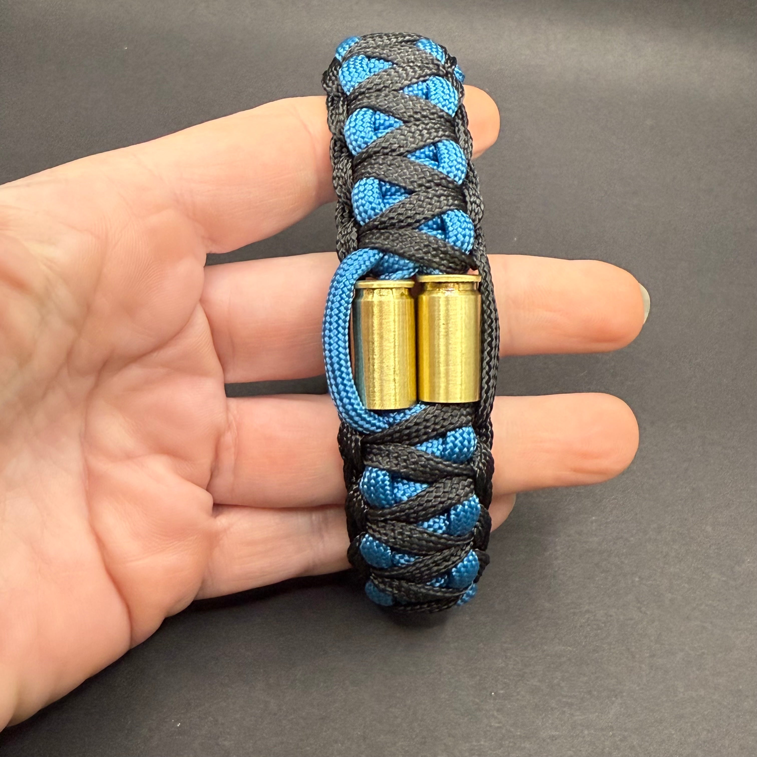 Armband mit zwei 9mm Hülsen