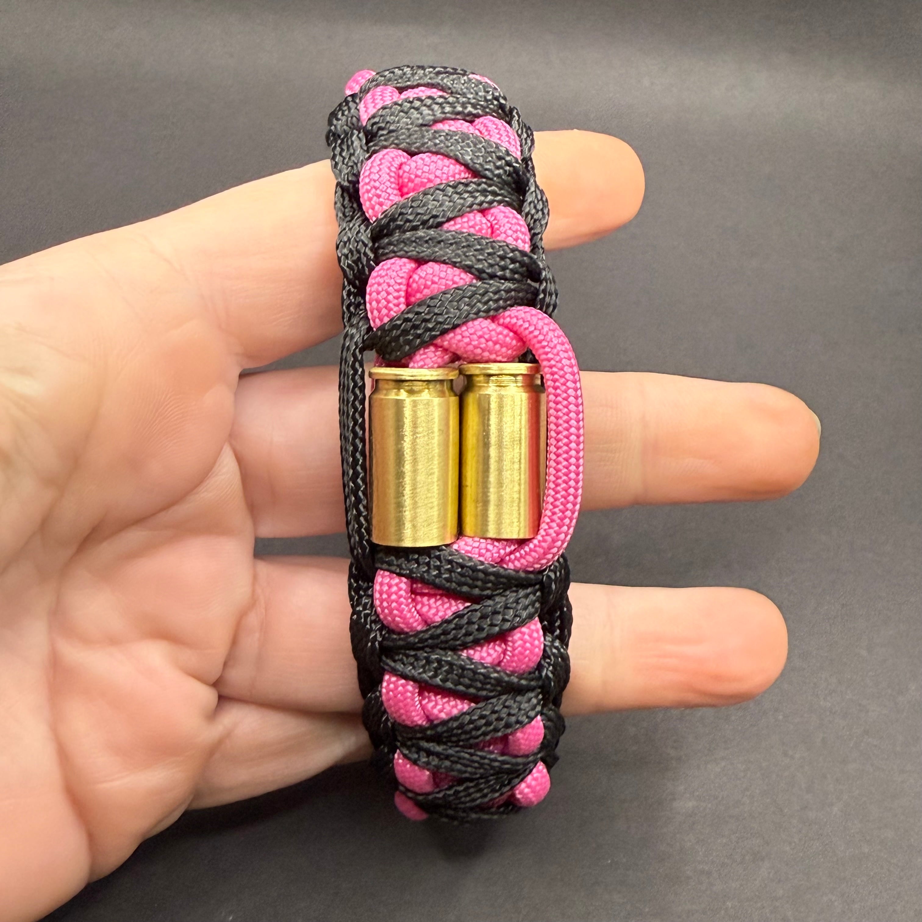 Armband mit zwei 9mm Hülsen