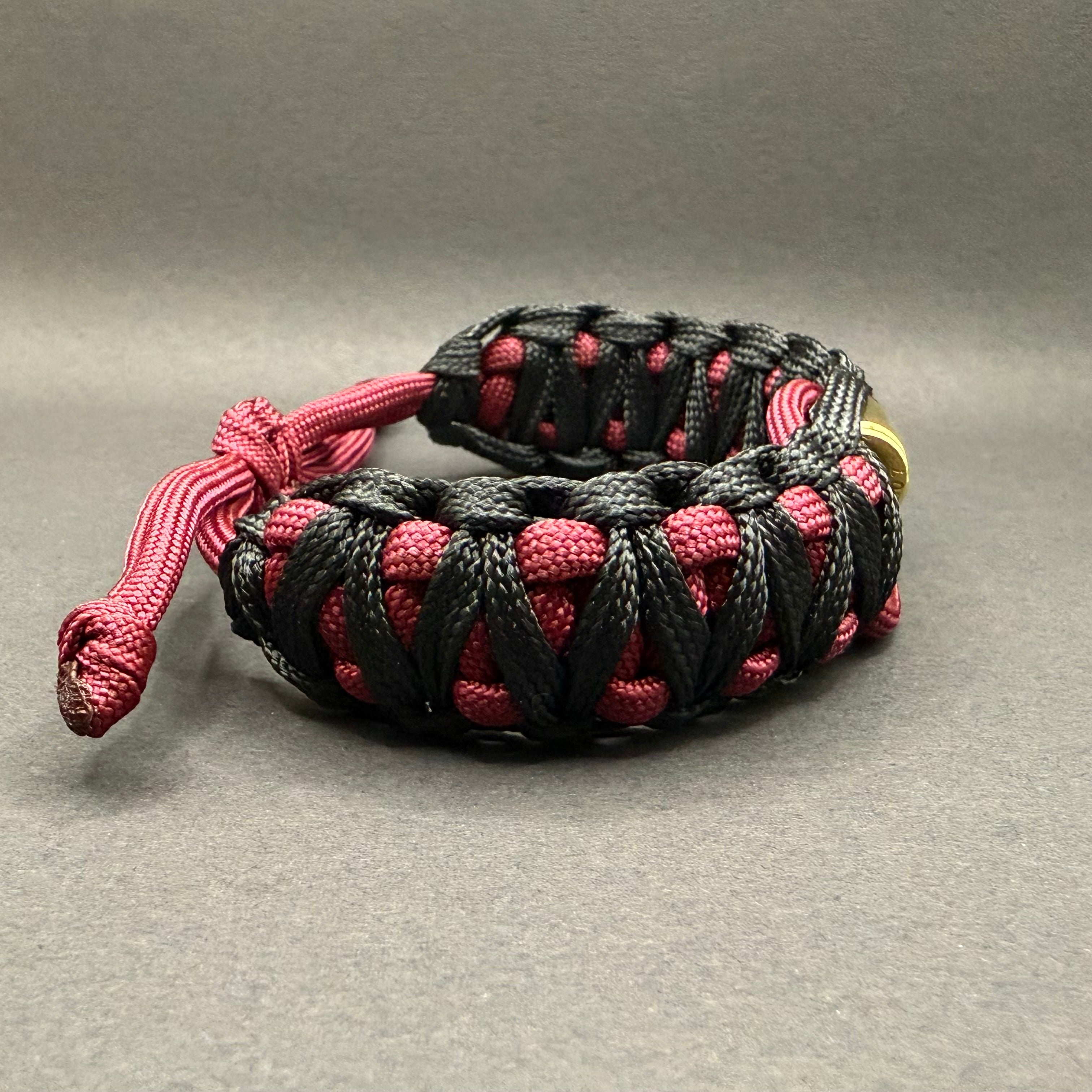 Armband mit zwei 9mm Hülsen