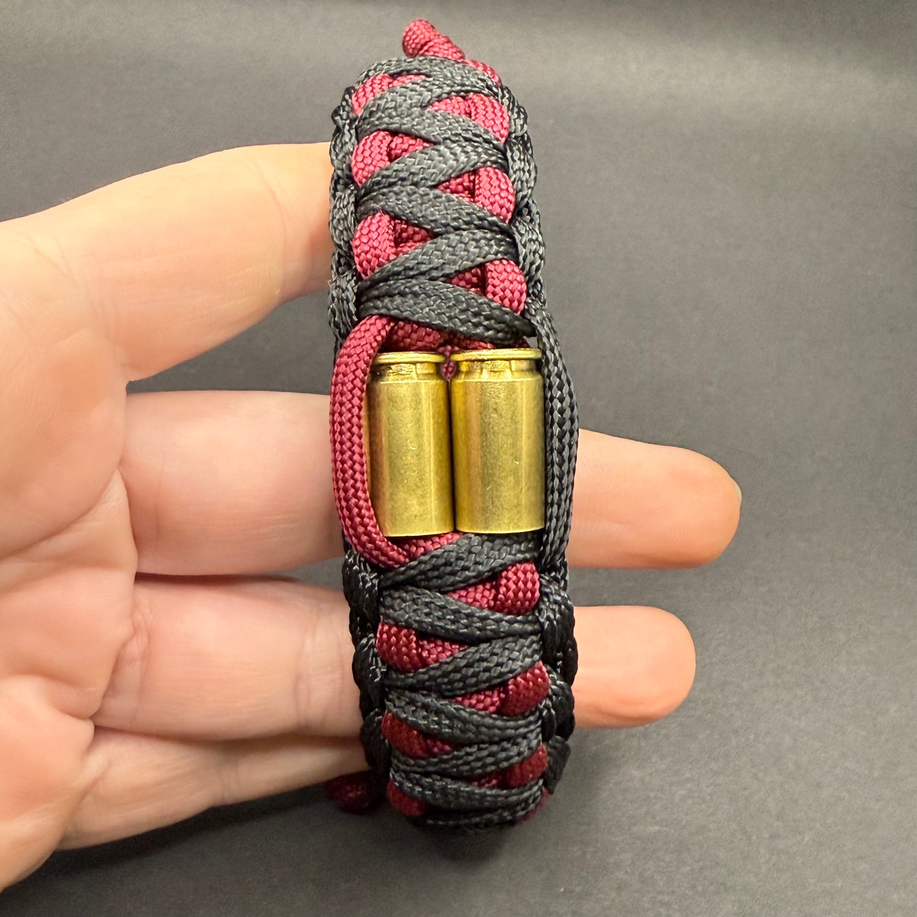 Armband mit zwei 9mm Hülsen