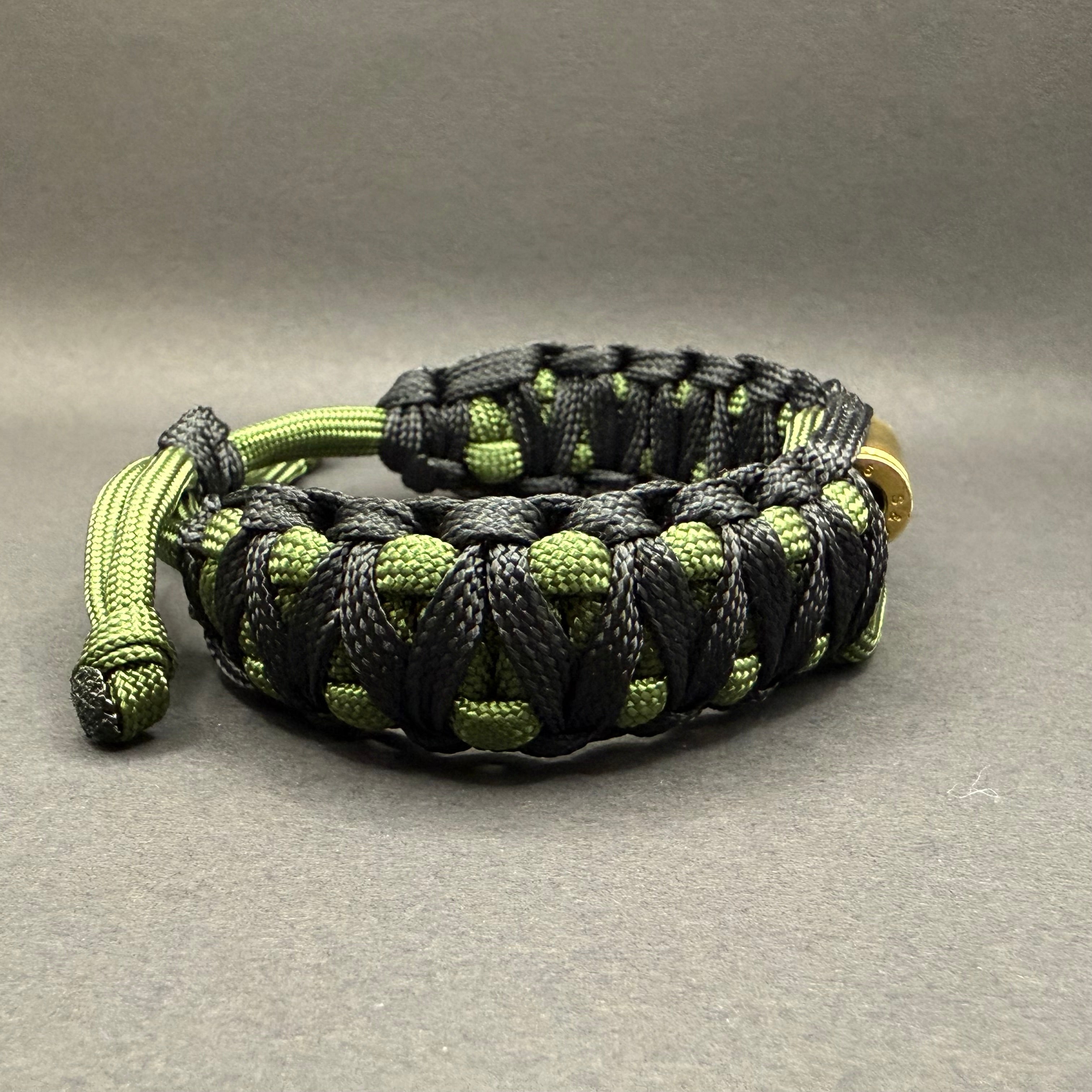 Armband mit zwei 9mm Hülsen