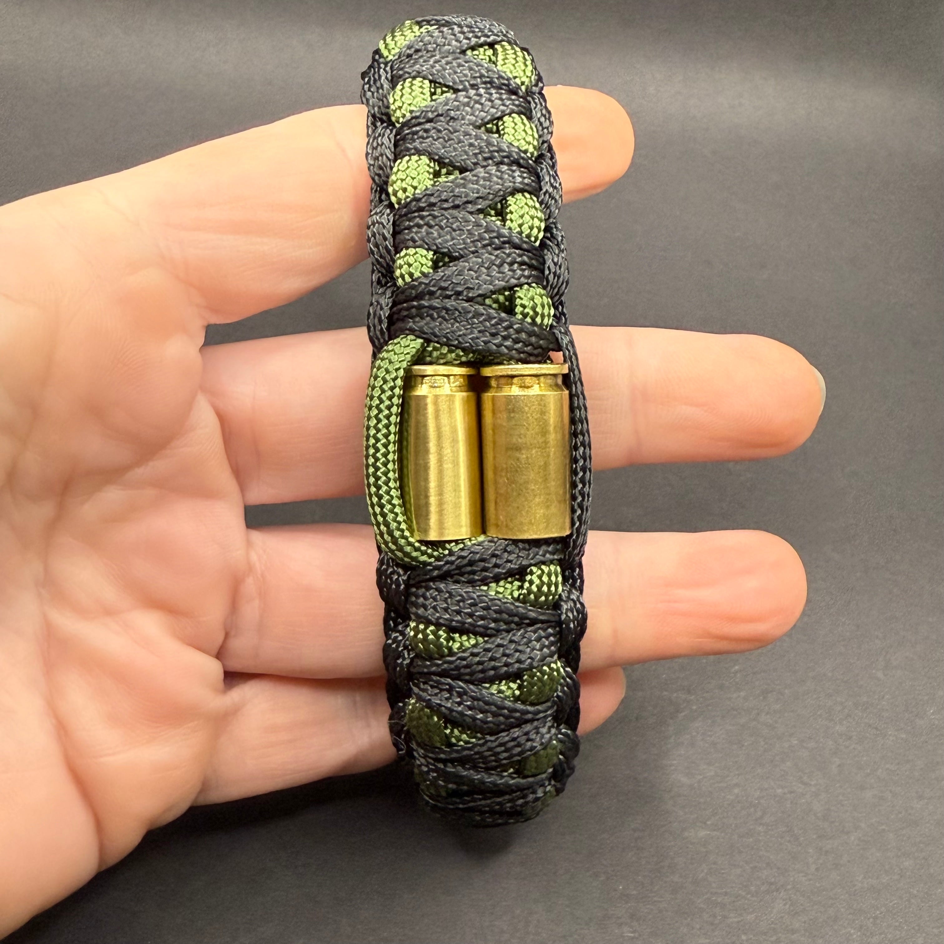 Armband mit zwei 9mm Hülsen